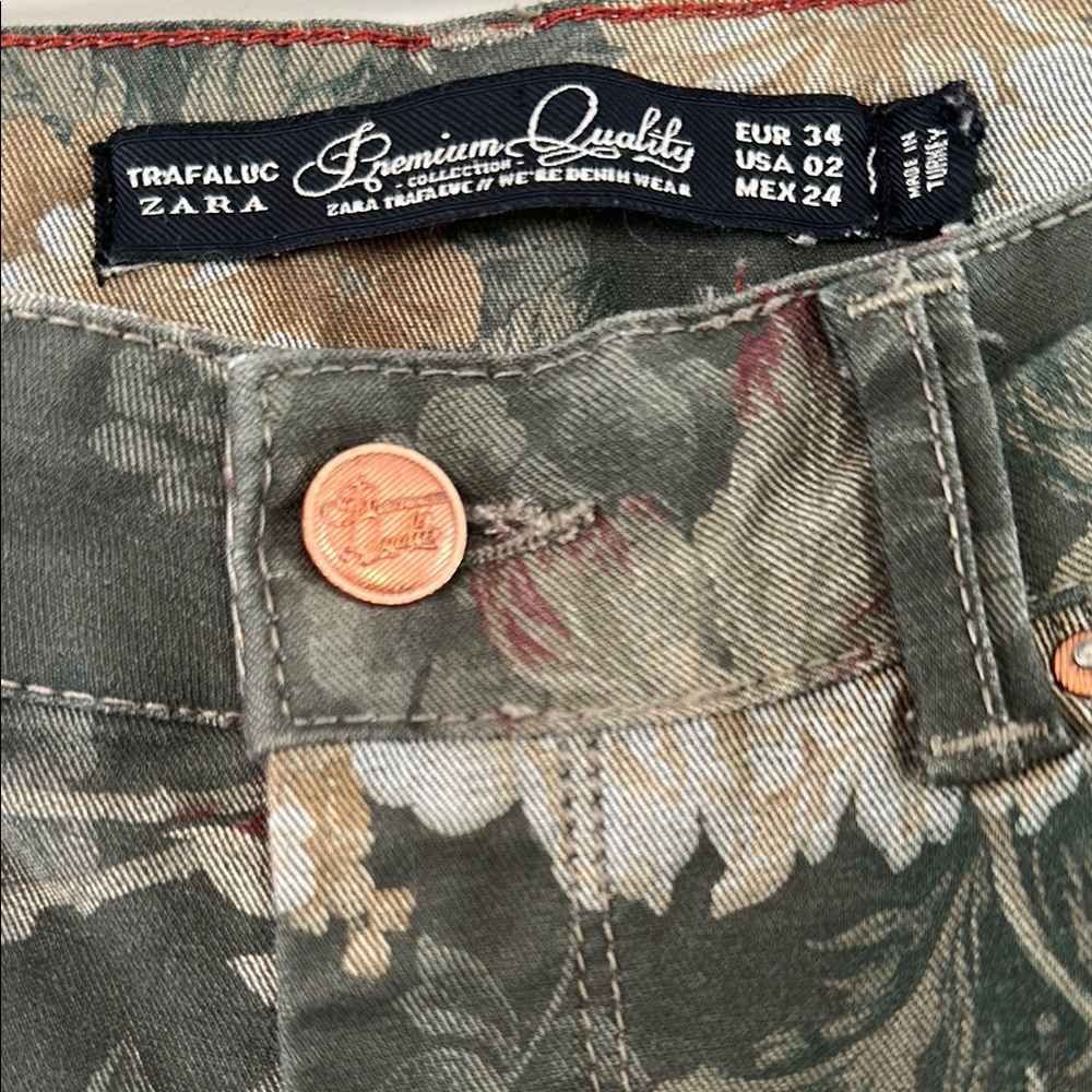 Zara Green Floral Pants - Picture 2 of 5